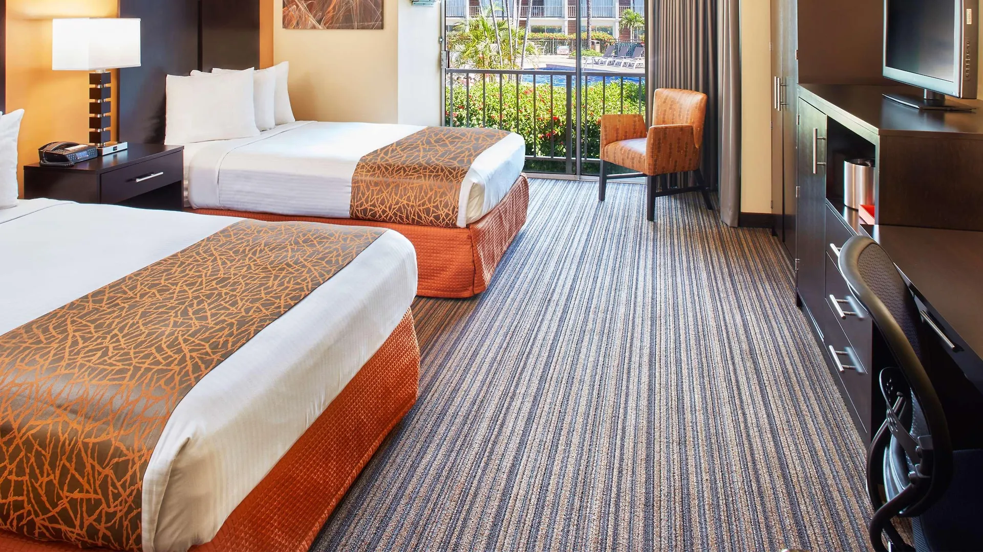 Best Western The Plaza Hotel Honolulu Airport - Free Breakfast