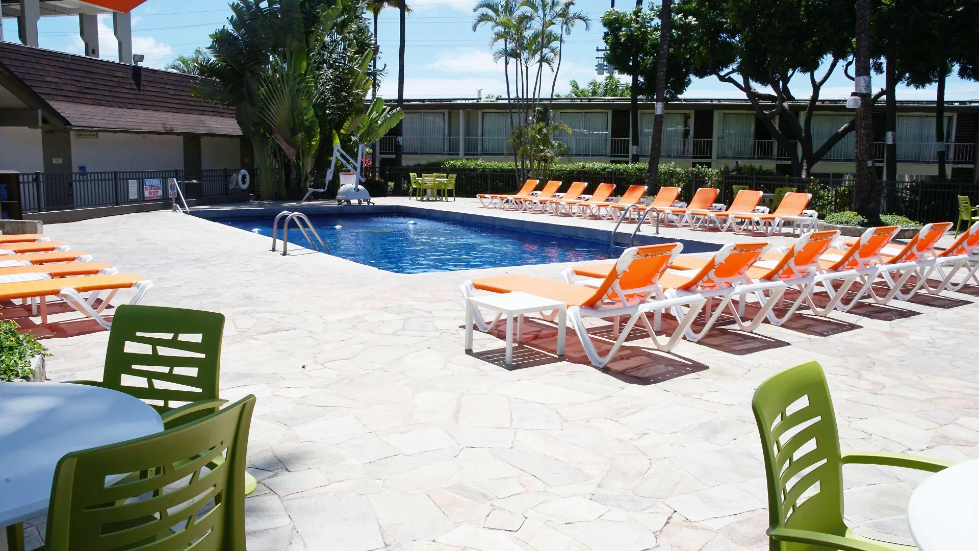 Best Western The Plaza Hotel Honolulu Airport - Free Breakfast