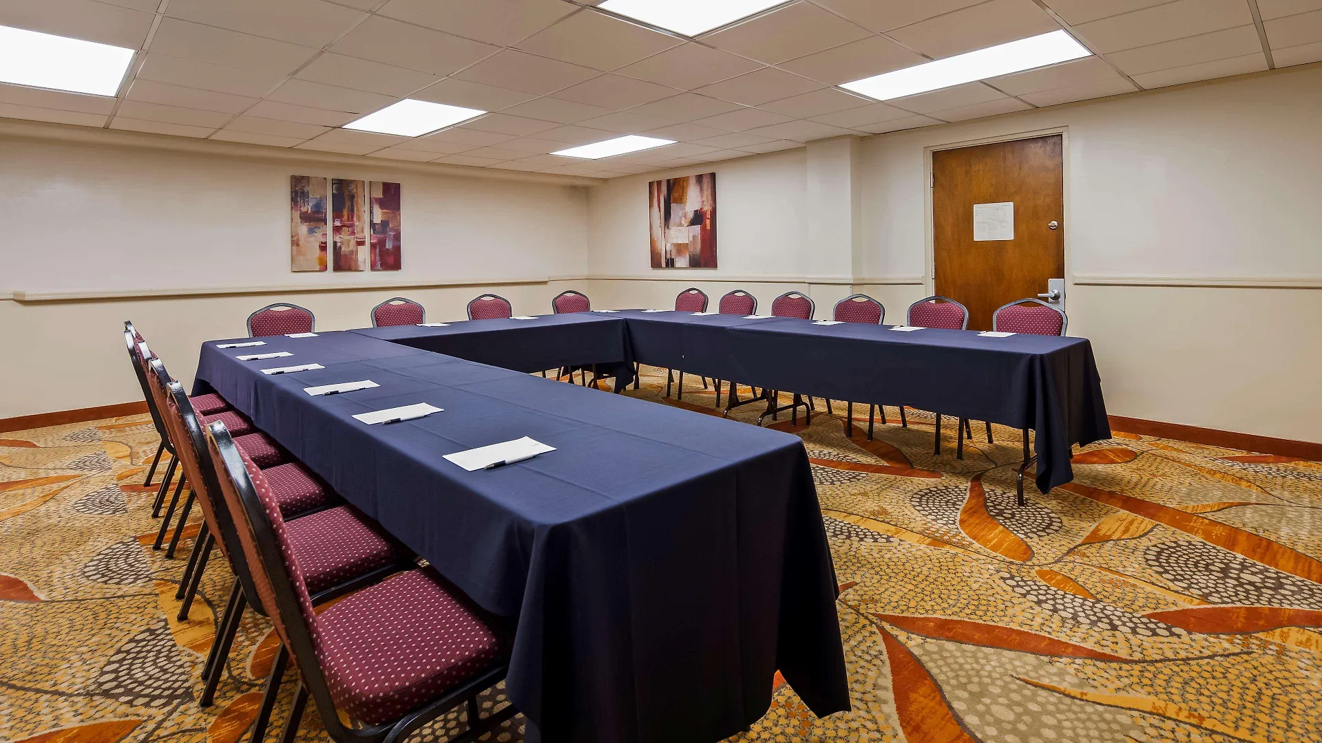 Best Western The Plaza Hotel Honolulu Airport - Free Breakfast