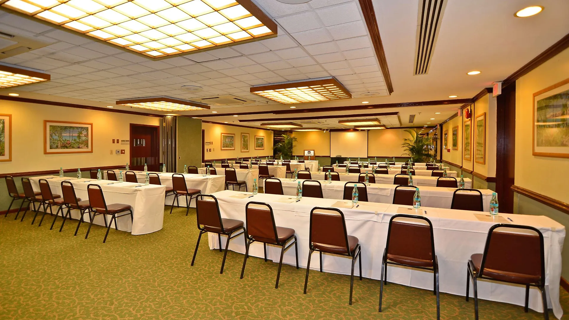 Best Western The Plaza Hotel Honolulu Airport - Free Breakfast США