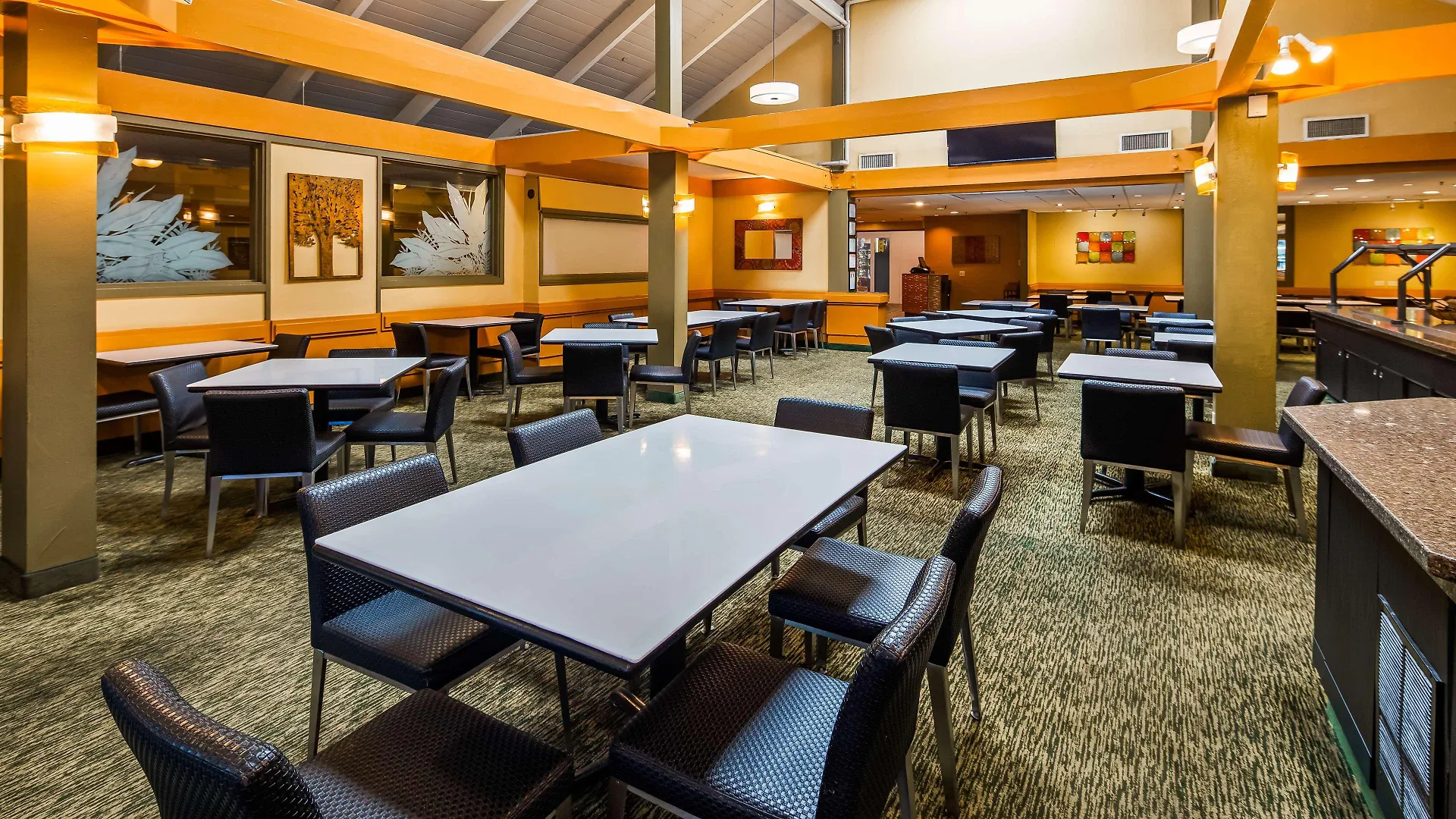 Best Western The Plaza Hotel Honolulu Airport - Free Breakfast