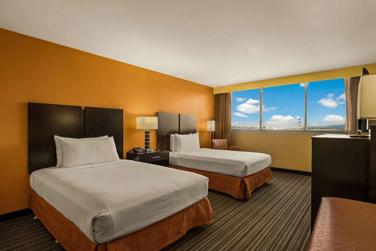 Best Western The Plaza Hotel Honolulu Airport - Free Breakfast