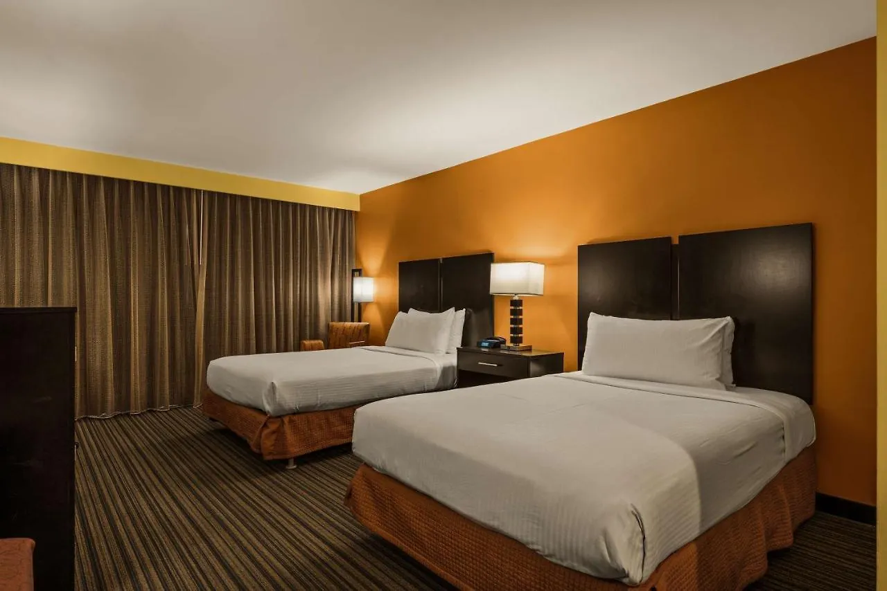 Best Western The Plaza Hotel Honolulu Airport - Free Breakfast