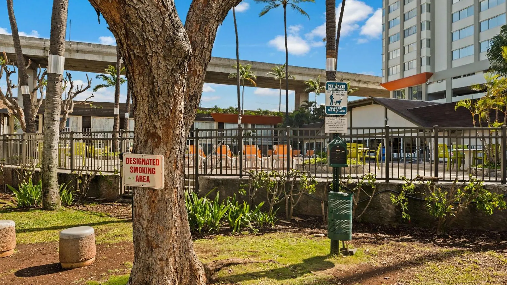 Best Western The Plaza Hotel Honolulu Airport - Free Breakfast