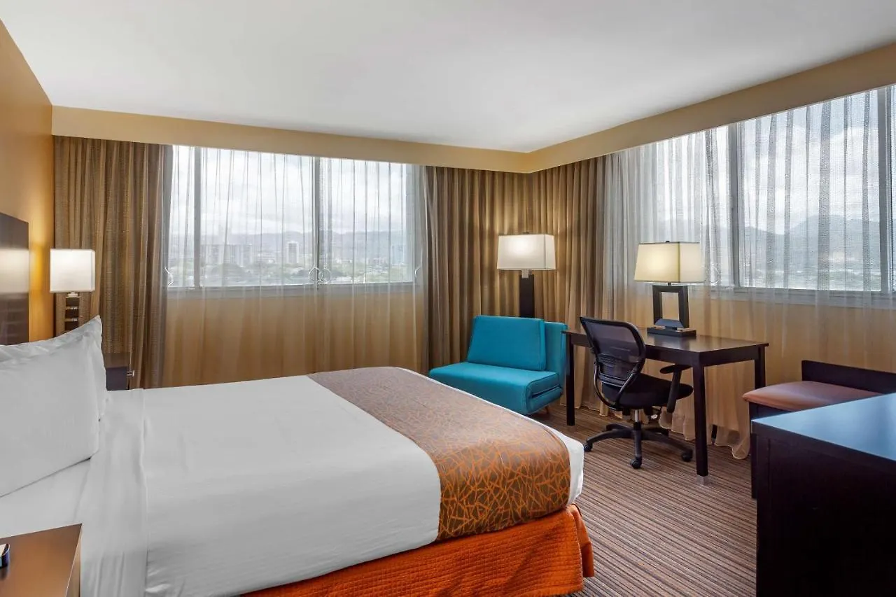 Best Western The Plaza Hotel Honolulu Airport - Free Breakfast