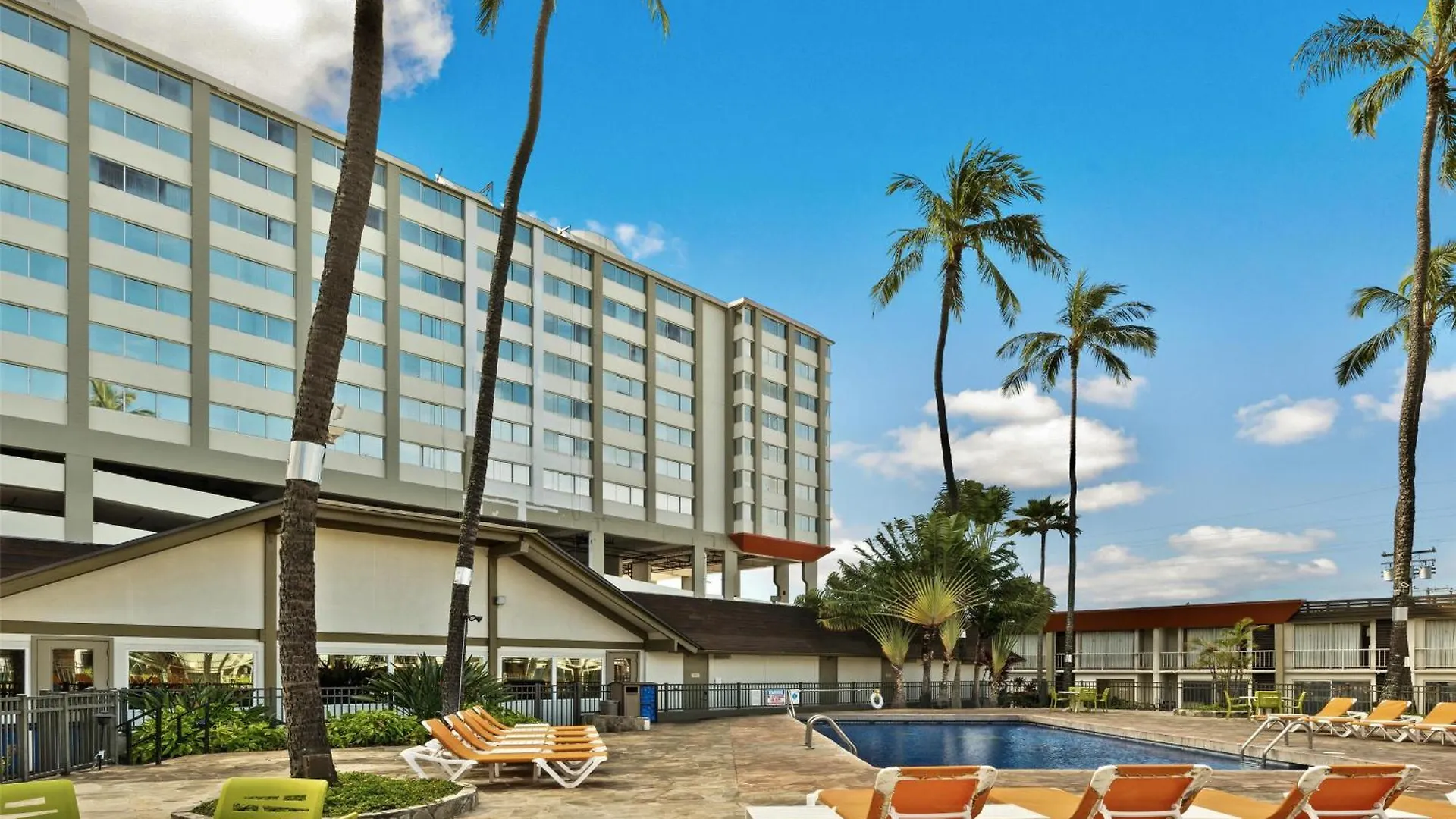 Best Western The Plaza Hotel Honolulu Airport - Free Breakfast