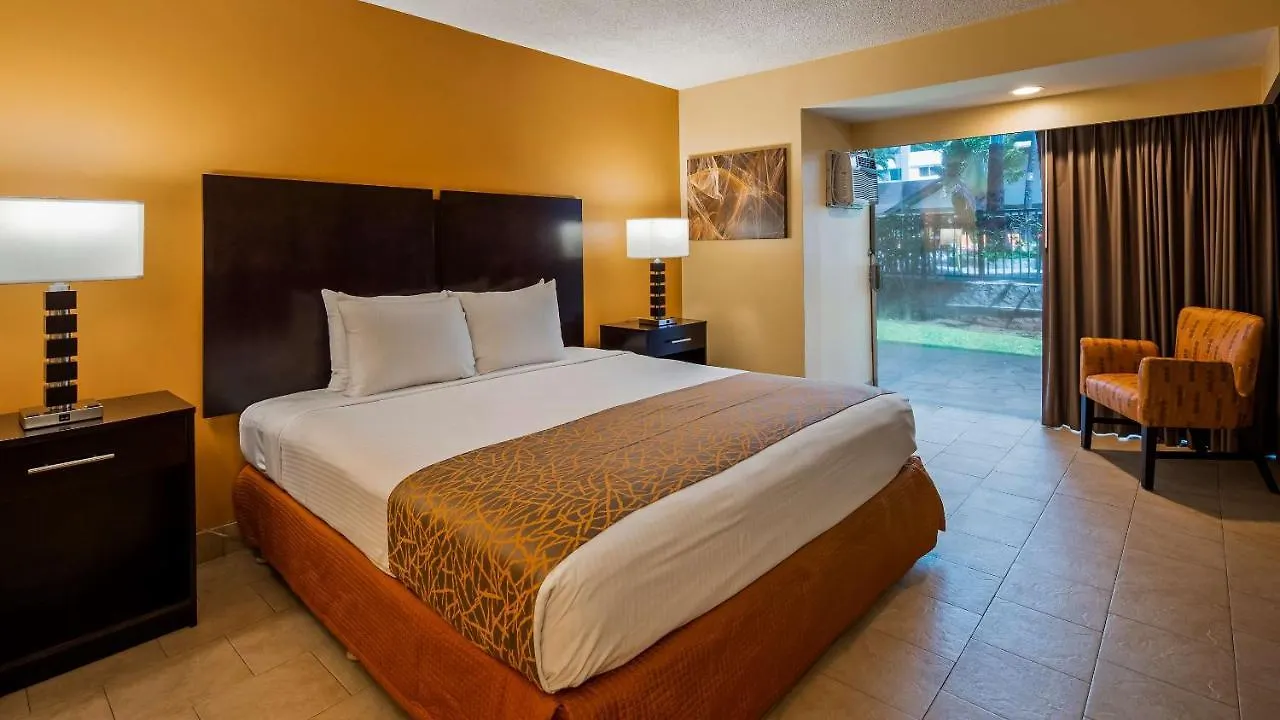 Best Western The Plaza Hotel Honolulu Airport - Free Breakfast