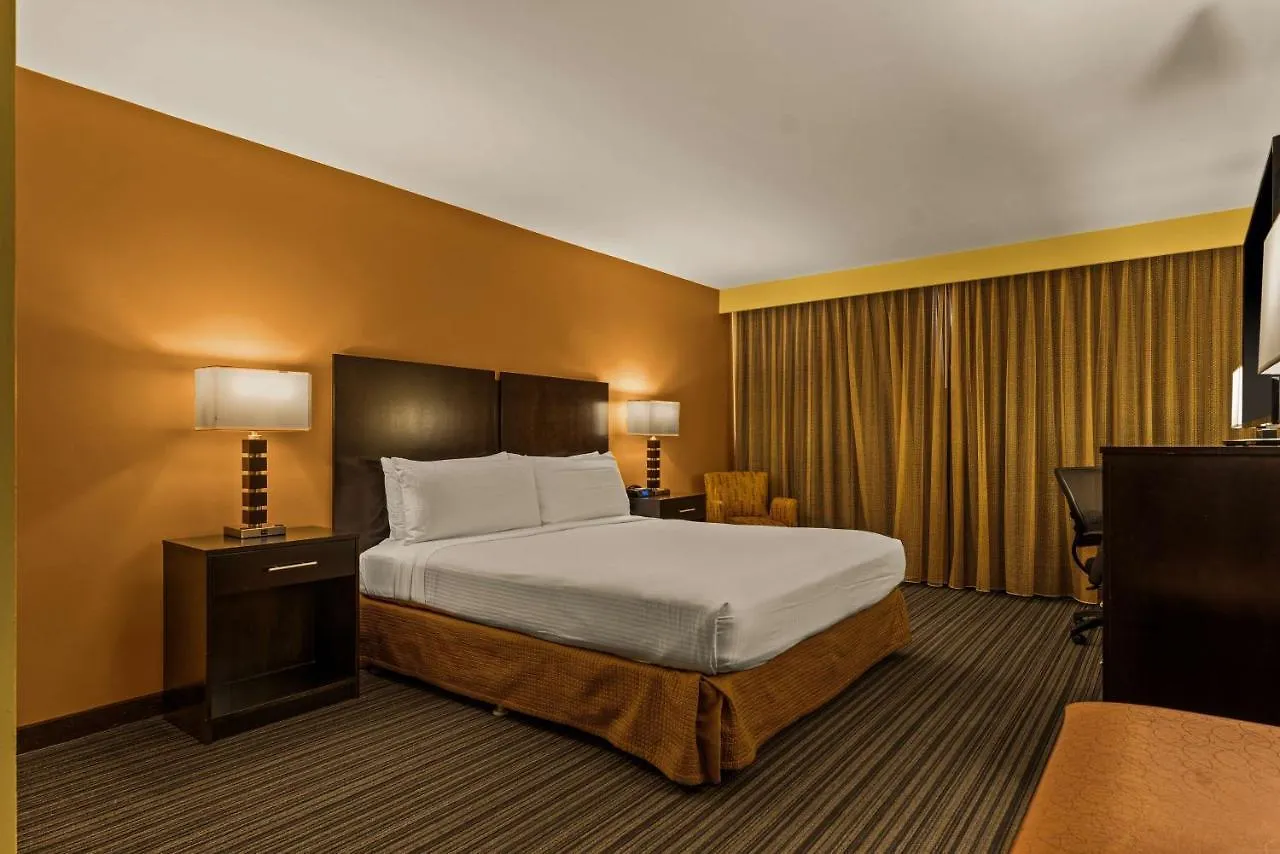 Best Western The Plaza Hotel Honolulu Airport - Free Breakfast